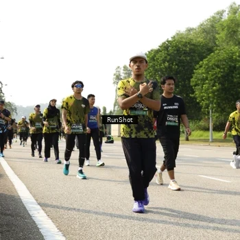 Runner Photo 6987873