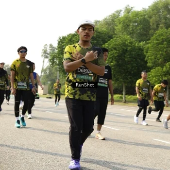 Runner Photo 6987889