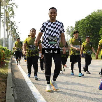 Runner Photo 6988705