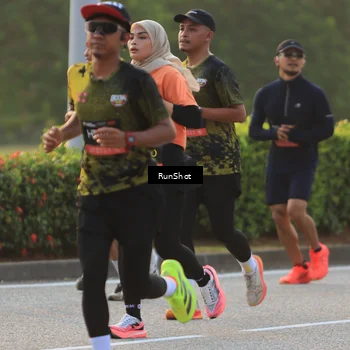 Runner Photo 6991625