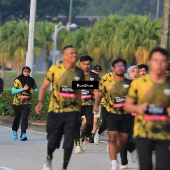 Runner Photo 6992047