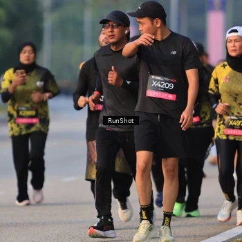 Runner Photo 6992075