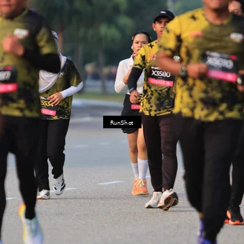 Runner Photo 6992150