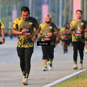 Runner Photo 6992736