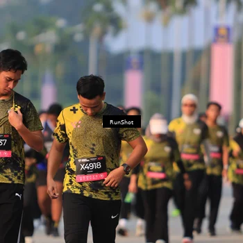 Runner Photo 6993118