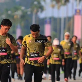 Runner Photo 6993119