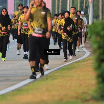 Runner Photo 6993153