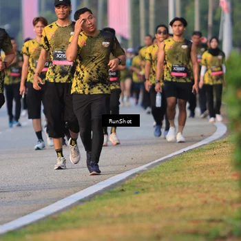 Runner Photo 6993181