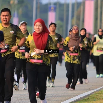 Runner Photo 6993605