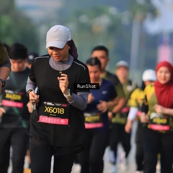 Runner Photo 6993606