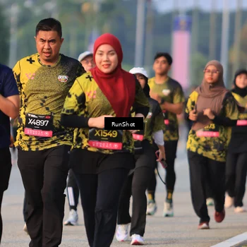Runner Photo 6993620