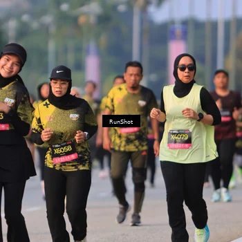 Runner Photo 6993704