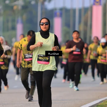 Runner Photo 6993708