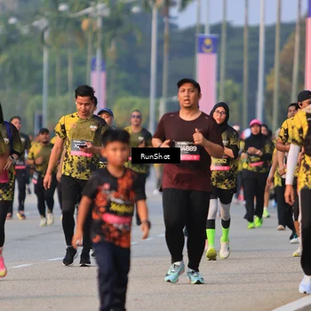 Runner Photo 6993737