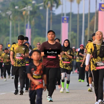 Runner Photo 6993740