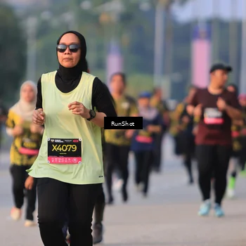 Runner Photo 6993741
