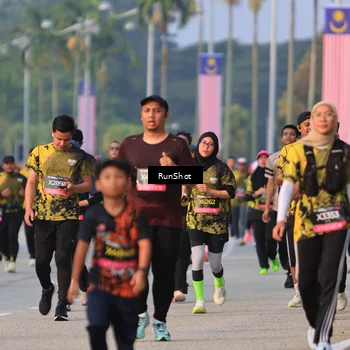 Runner Photo 6993743