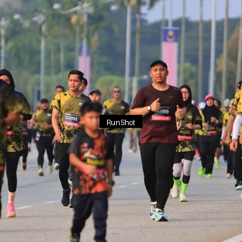 Runner Photo 6993755