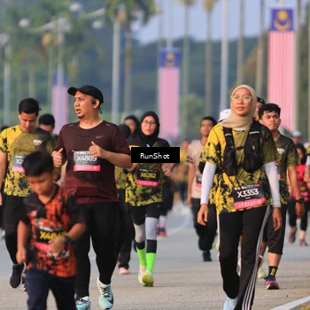 Runner Photo 6993759