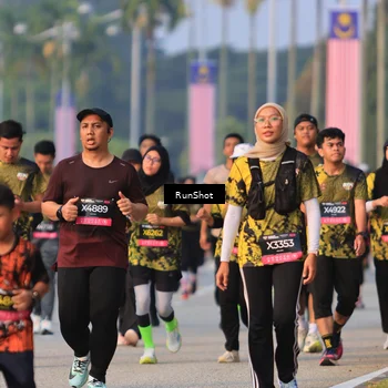Runner Photo 6993762