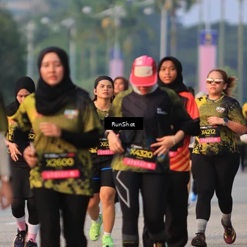 Runner Photo 6993876