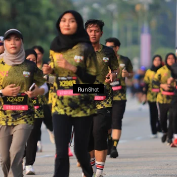 Runner Photo 6994012