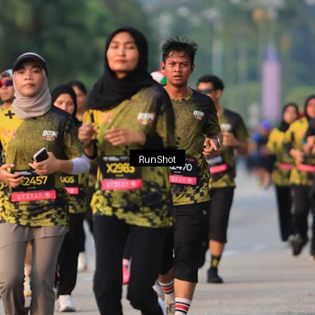 Runner Photo 6994013
