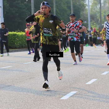 Runner Photo 6997475