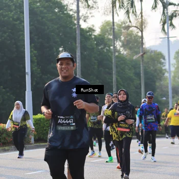 Runner Photo 6997659