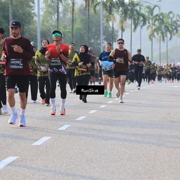Runner Photo 6997735