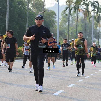 Runner Photo 6997868