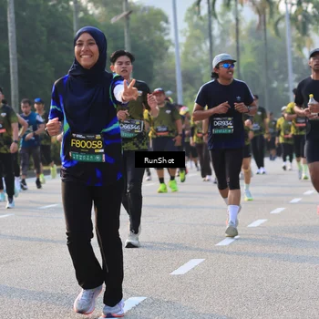 Runner Photo 6998097