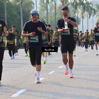 Runner Photo 6998103