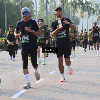 Runner Photo 6998107