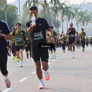 Runner Photo 6998110