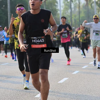Runner Photo 6998247