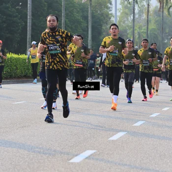 Runner Photo 6998334