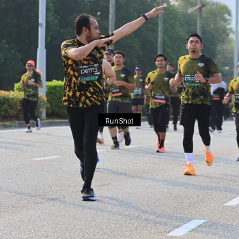 Runner Photo 6998345