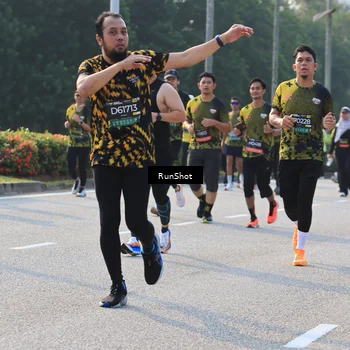 Runner Photo 6998349