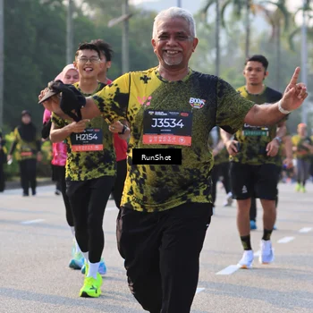 Runner Photo 6998858
