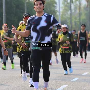Runner Photo 6998975