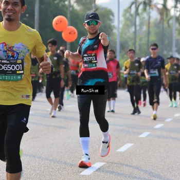 Runner Photo 6999311