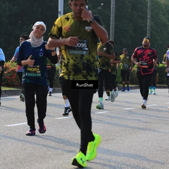 Runner Photo 7000202
