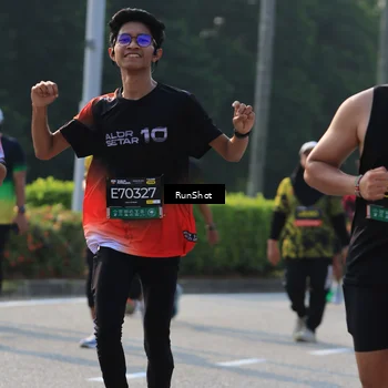 Runner Photo 7000703