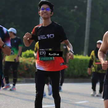 Runner Photo 7000704