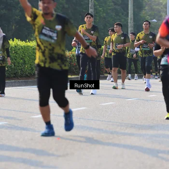 Runner Photo 7004002