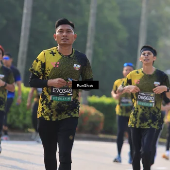 Runner Photo 7004105