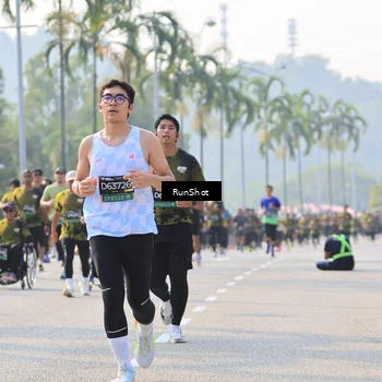 Runner Photo 7004649