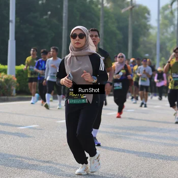 Runner Photo 7006140
