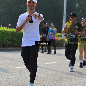 Runner Photo 7007495